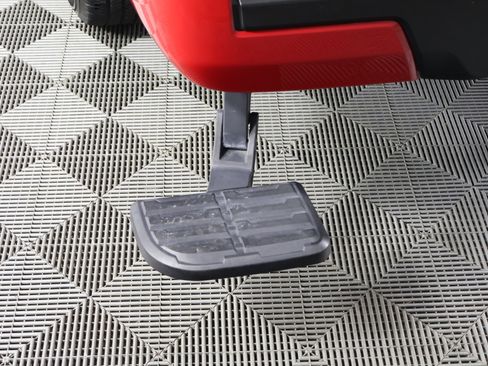 Used 2024 Nissan Frontier SV image 16