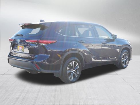 Used 2022 Toyota Highlander XLE image 7
