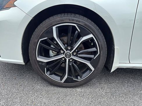 Used 2024 Nissan Altima 2.5 SR FWD image 9