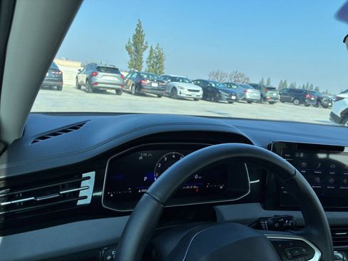 Used 2025 Volkswagen Jetta SE image 35