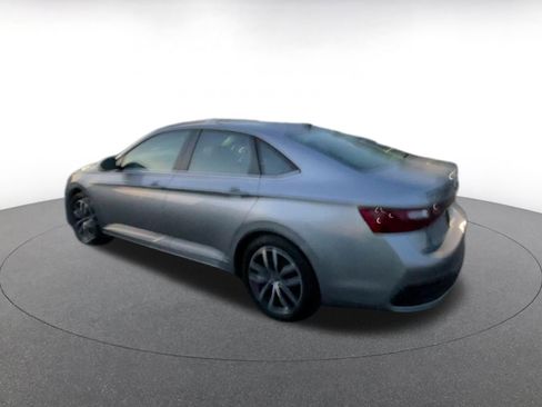 Used 2025 Volkswagen Jetta SE image 11