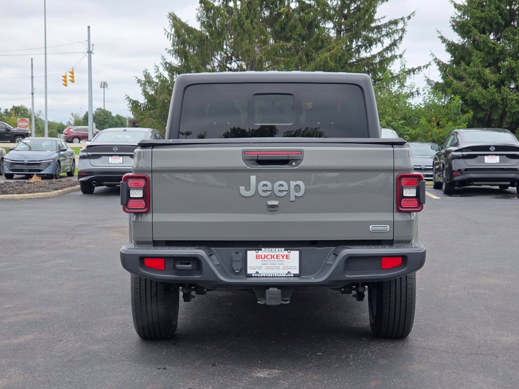 Used 2022 Jeep Gladiator Overland w/ LED Lighting Group AWD/4WD image 24