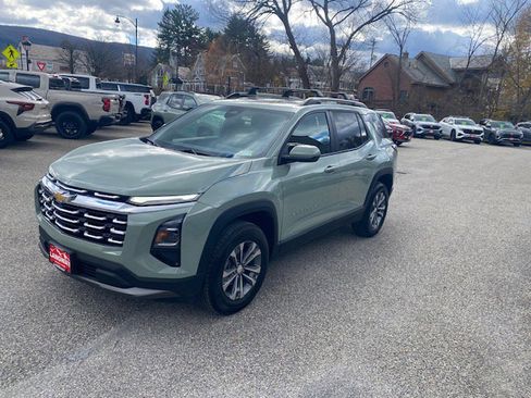 Used 2025 Chevrolet Equinox LT w/ Convenience Package II image 3