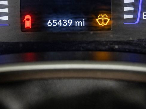 Used 2018 Chrysler Pacifica Touring-L image 35