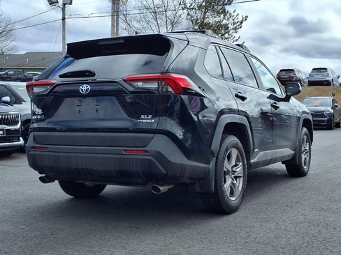 Used 2022 Toyota RAV4 XLE image 4