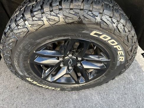 Used 2021 Chevrolet Silverado 1500 LT Trail Boss AWD/4WD image 9