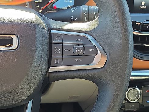 Used 2023 Jeep Compass Limited image 30