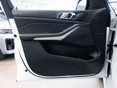 Used 2021 BMW X5 xDrive45e w/ M Sport Package image 17