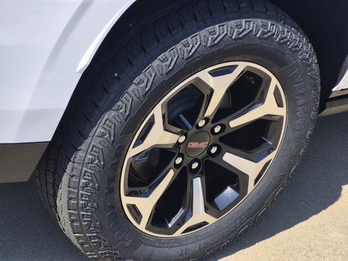 New 2026 GMC Yukon AT4 w/ AT4 Premium Plus Package AWD/4WD image 5