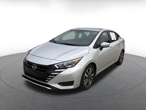 Used 2025 Nissan Versa SV FWD image 7