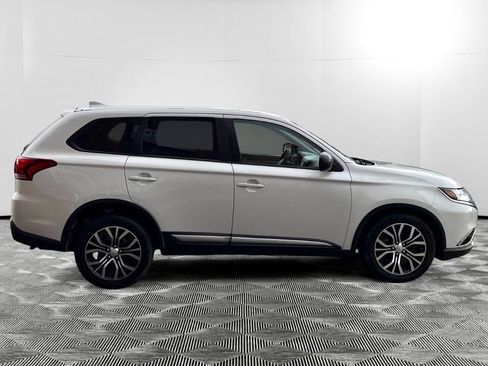 Used 2017 Mitsubishi Outlander ES image 4