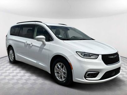 Used 2022 Chrysler Pacifica Touring-L w/ Uconnect Theater Family Group