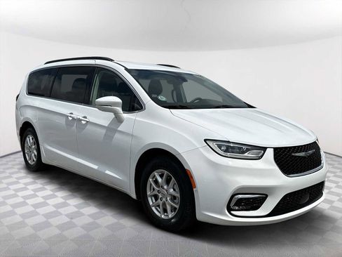 Used 2022 Chrysler Pacifica Touring-L w/ Uconnect Theater Family Group FWD image 1
