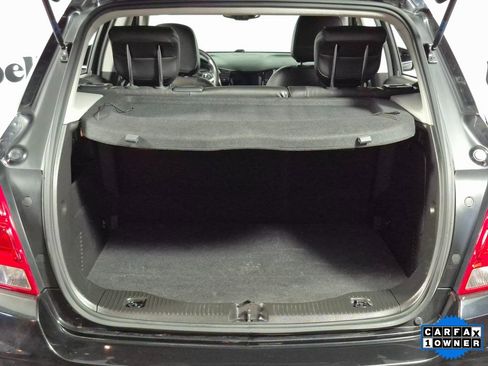 Used 2019 Chevrolet Trax LT w/ LT Convenience Package image 24
