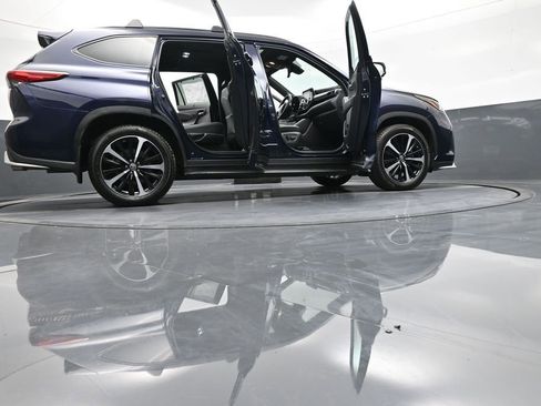 Used 2021 Toyota Highlander XSE image 50