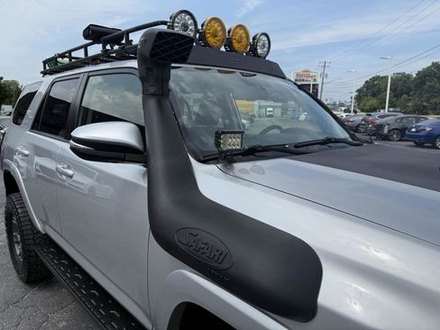 Used 2018 Toyota 4Runner TRD Off-Road Premium w/ TRD Performance Package image 13