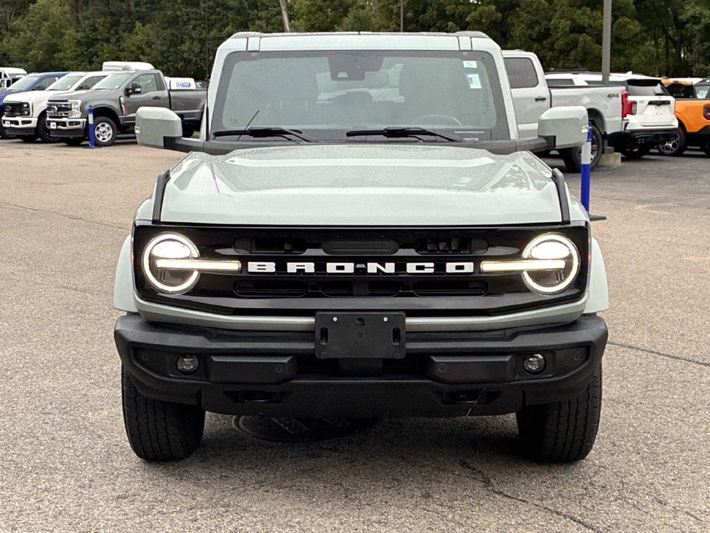 Used 2023 Ford Bronco Outer Banks AWD/4WD image 2
