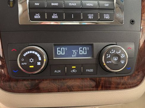 Used 2006 Cadillac DTS w/ Sun And Sound Package FWD image 17