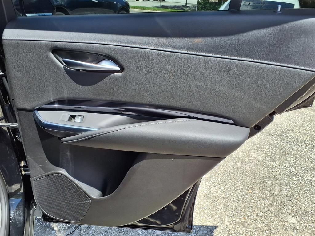 Used 2023 Cadillac XT4 Luxury w/ Cold Weather Package FWD image 12