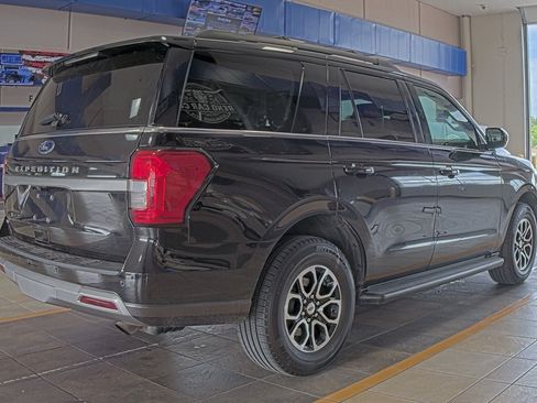 Used 2024 Ford Expedition XLT AWD/4WD image 3