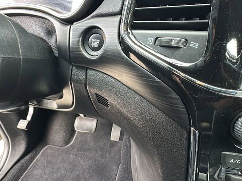 Used 2021 Jeep Grand Cherokee Laredo X image 17