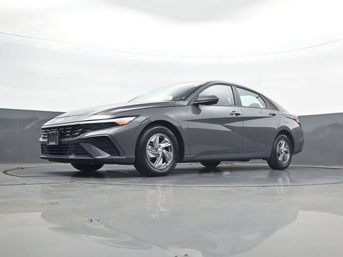 Used 2024 Hyundai Elantra SE FWD image 33