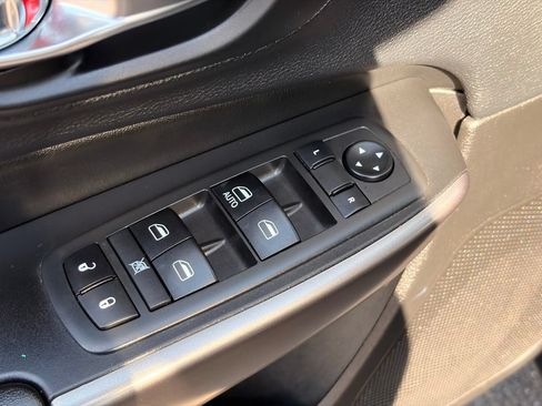 Used 2019 Jeep Cherokee Latitude w/ Popular Appearance Group FWD image 21