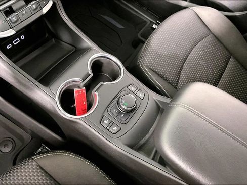 Certified 2024 GMC Terrain SLE w/ Driver Convenience Package FWD image 17