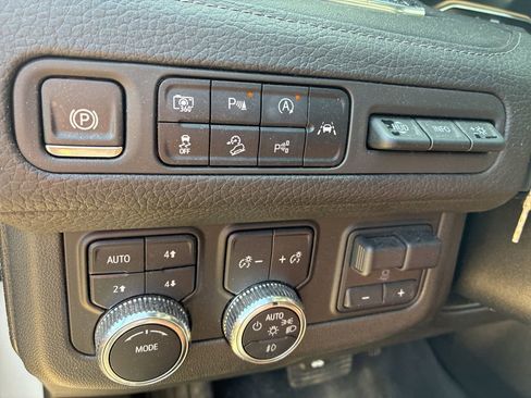 Used 2024 GMC Yukon XL Denali w/ Advanced Technology Package AWD/4WD image 7