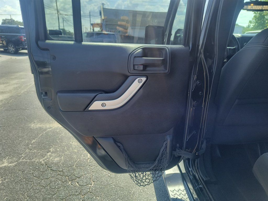 Used 2017 Jeep Wrangler Unlimited Sahara w/ Max Tow Package AWD/4WD image 30