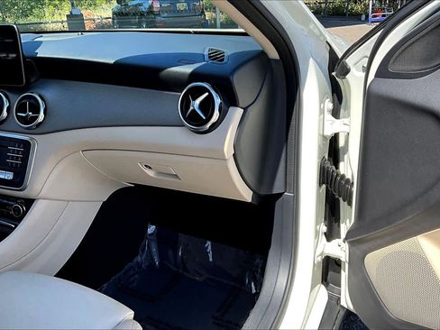 Used 2018 Mercedes-Benz GLA 250 image 18