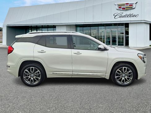 Used 2022 GMC Terrain Denali image 7