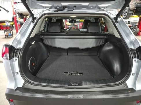 Used 2024 Toyota Corolla Cross XLE w/ Convenience Package image 9