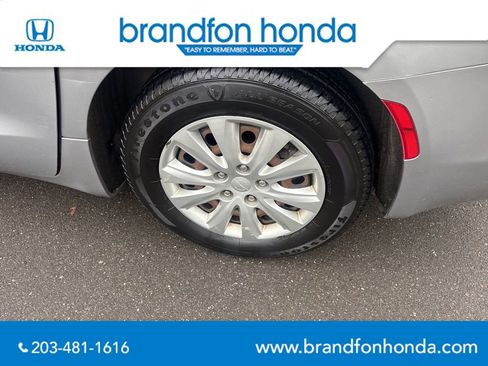 Used 2018 Chrysler Pacifica L FWD image 28