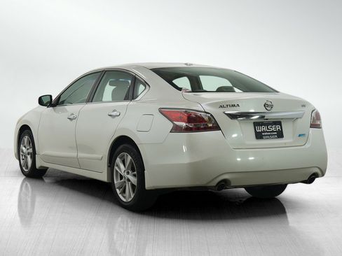 Used 2014 Nissan Altima 2.5 SV w/ Convenience Package image 3