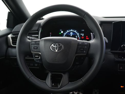 Used 2025 Toyota Camry SE image 14