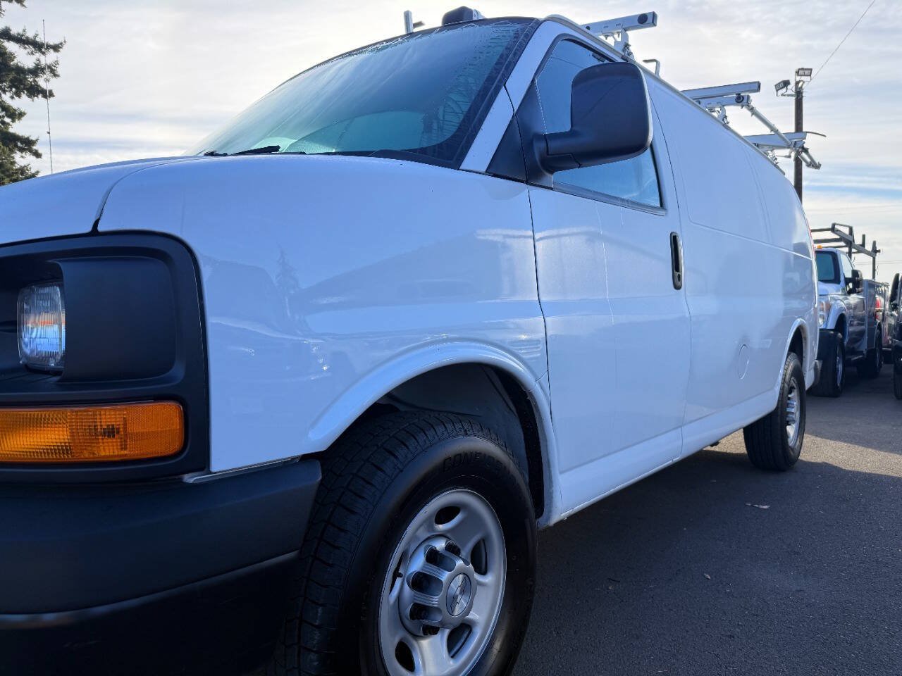 Used 2016 Chevrolet Express 2500 w/ Cold Climate Package RWD image 11