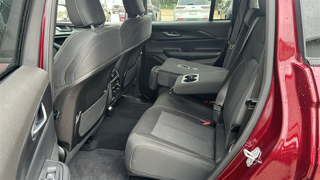 Used 2025 Jeep Grand Cherokee Laredo w/ Luxury Tech Group I AWD/4WD image 25