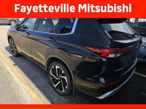 Used 2024 Mitsubishi Outlander SE image 11