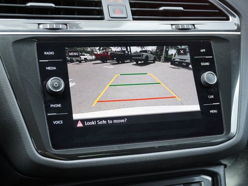 Used 2018 Volkswagen Tiguan SE FWD image 24