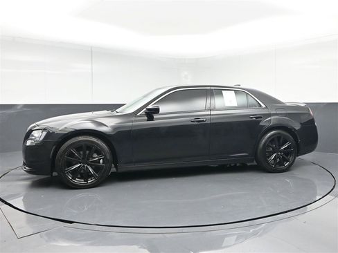 Used 2021 Chrysler 300 Touring w/ Sport Appearance Package RWD image 8