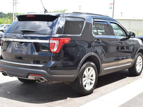 Used 2018 Ford Explorer XLT w/ XLT Technology Feature Bundle AWD/4WD image 10