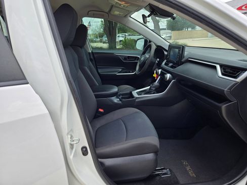 Used 2021 Toyota RAV4 LE FWD image 23
