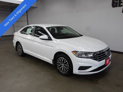 Used 2021 Volkswagen Jetta R-Line FWD image 3