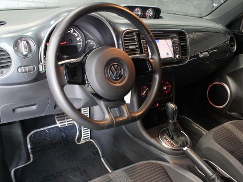 Used 2012 Volkswagen Beetle Launch Edition image 23
