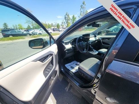 Used 2025 Toyota RAV4 Limited w/ Advanced Technology Package image 18