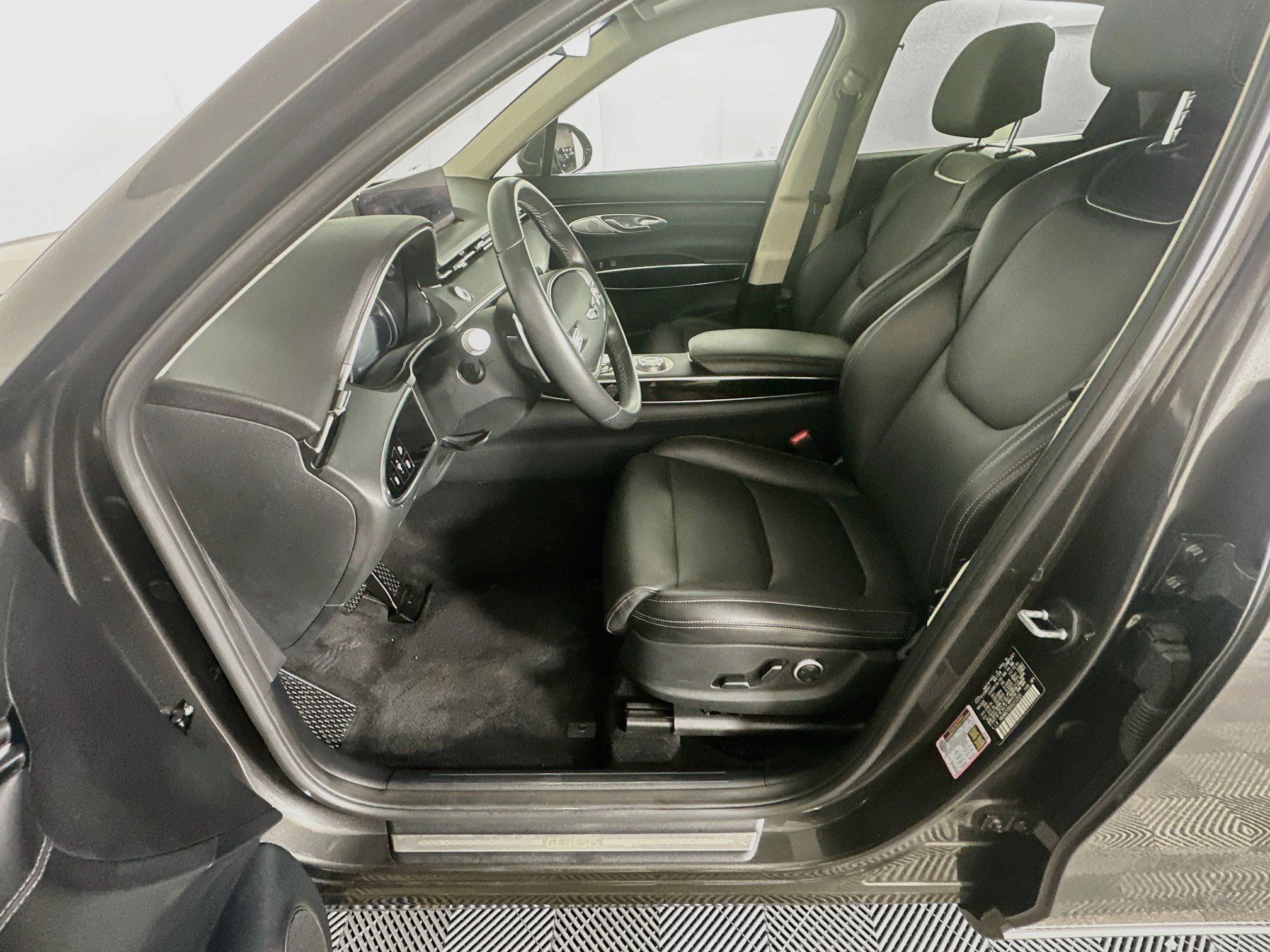 Used 2025 Genesis GV70 2.5T AWD/4WD image 13