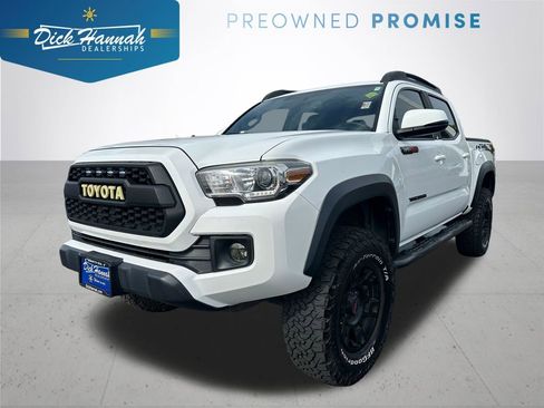 Used 2017 Toyota Tacoma TRD Off-Road image 1