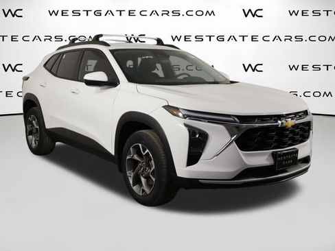 Used 2025 Chevrolet Trax LT w/ Driver Confidence Package FWD image 39