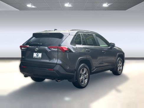 Used 2025 Toyota RAV4 LE AWD/4WD image 9